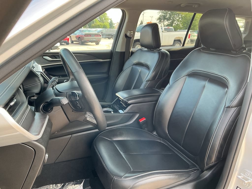 Certified 2023 Jeep Grand Cherokee L Limited AWD/4WD image 11