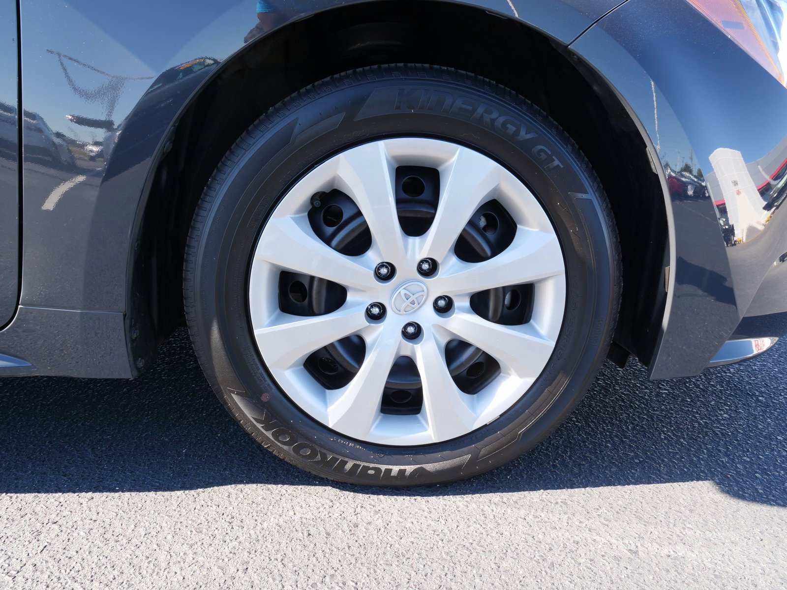 Used 2023 Toyota Corolla LE image 2