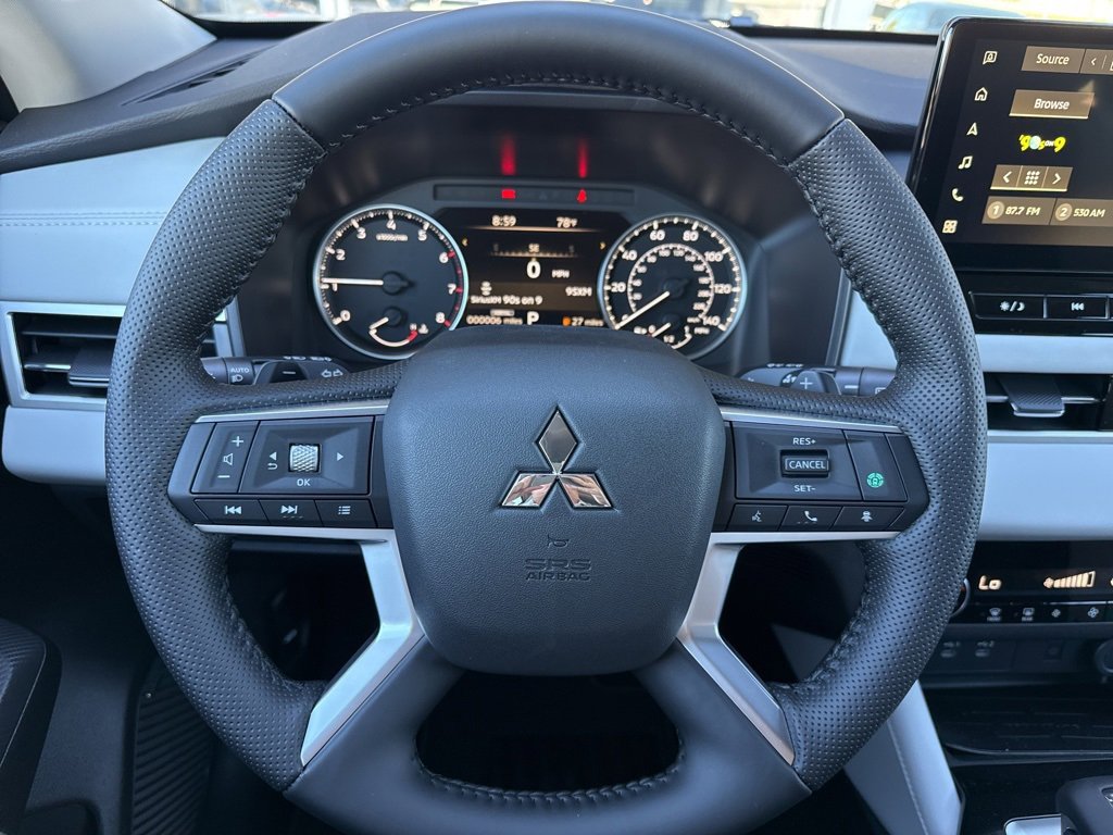 New 2025 Mitsubishi Outlander SE image 14
