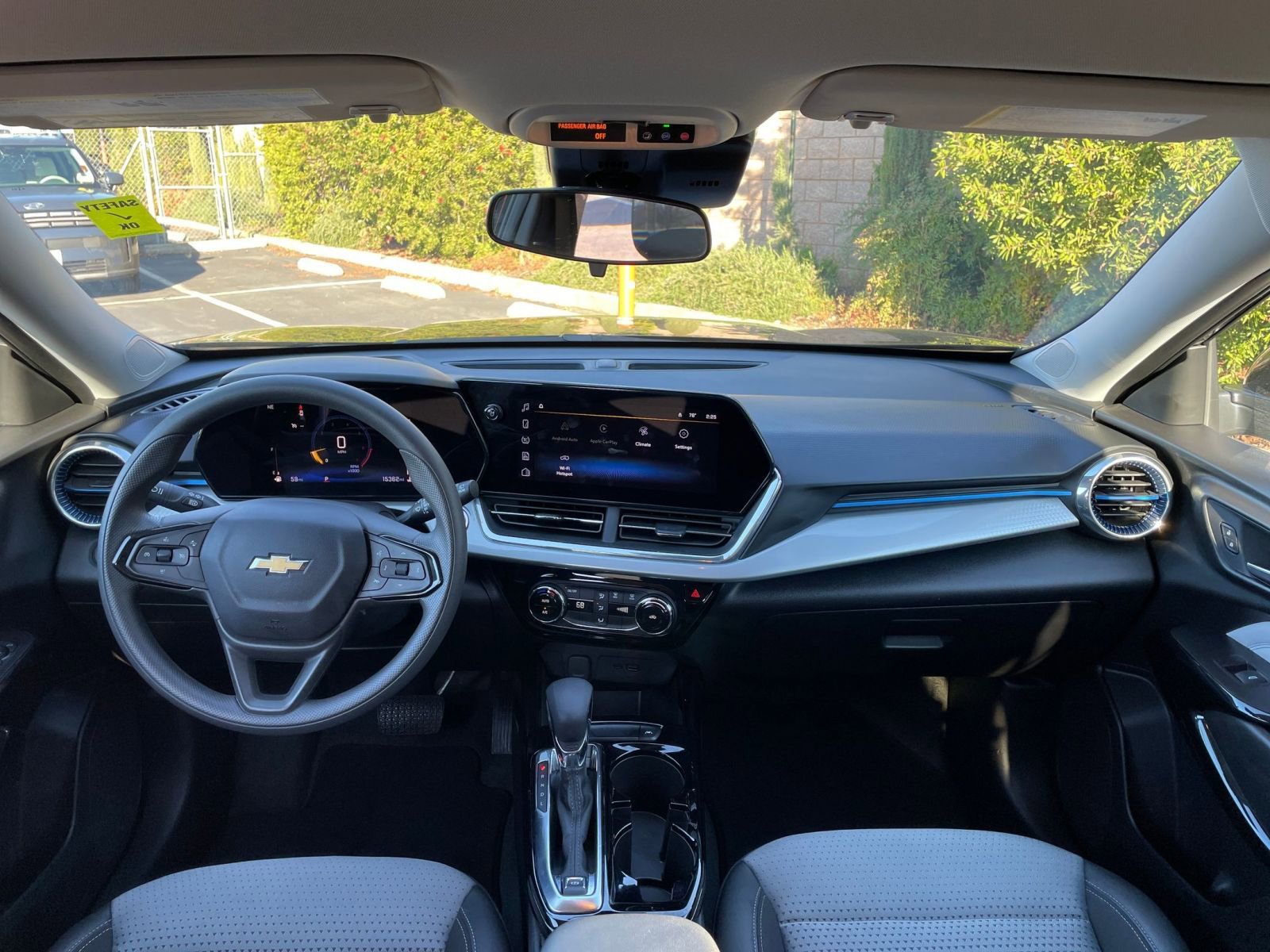 Used 2025 Chevrolet Trax LT image 32