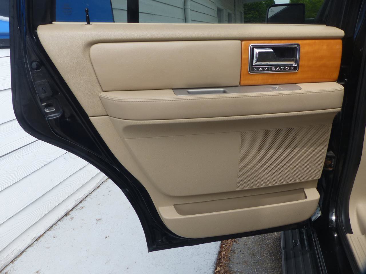 Used 2008 Lincoln Navigator 2WD image 10