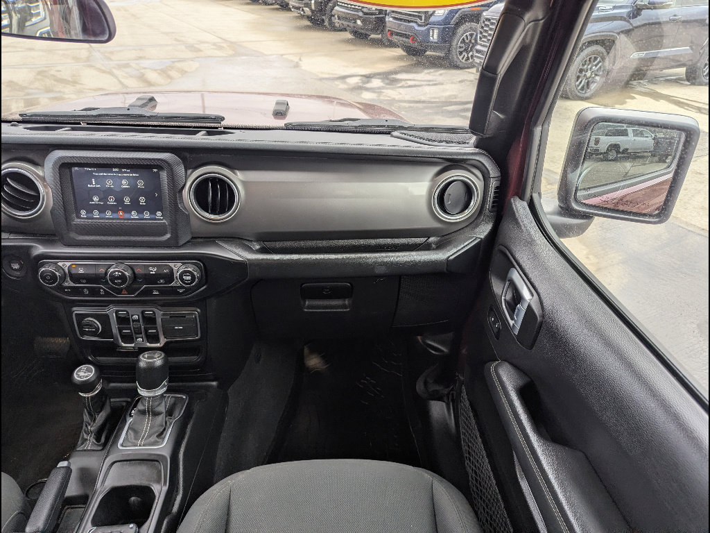 Used 2021 Jeep Wrangler Unlimited Sahara AWD/4WD image 3