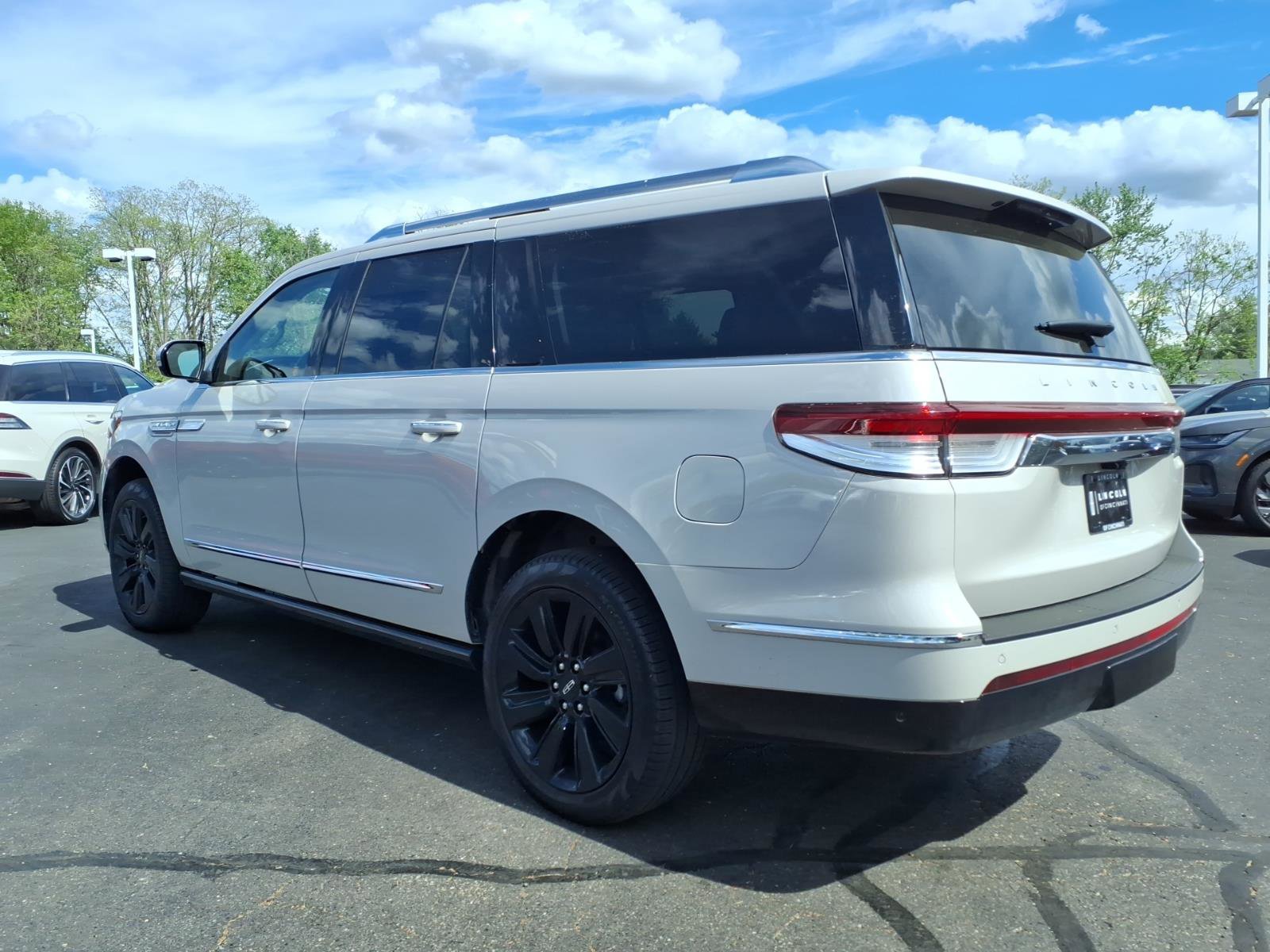 Used 2024 Lincoln Navigator L Reserve AWD/4WD image 5