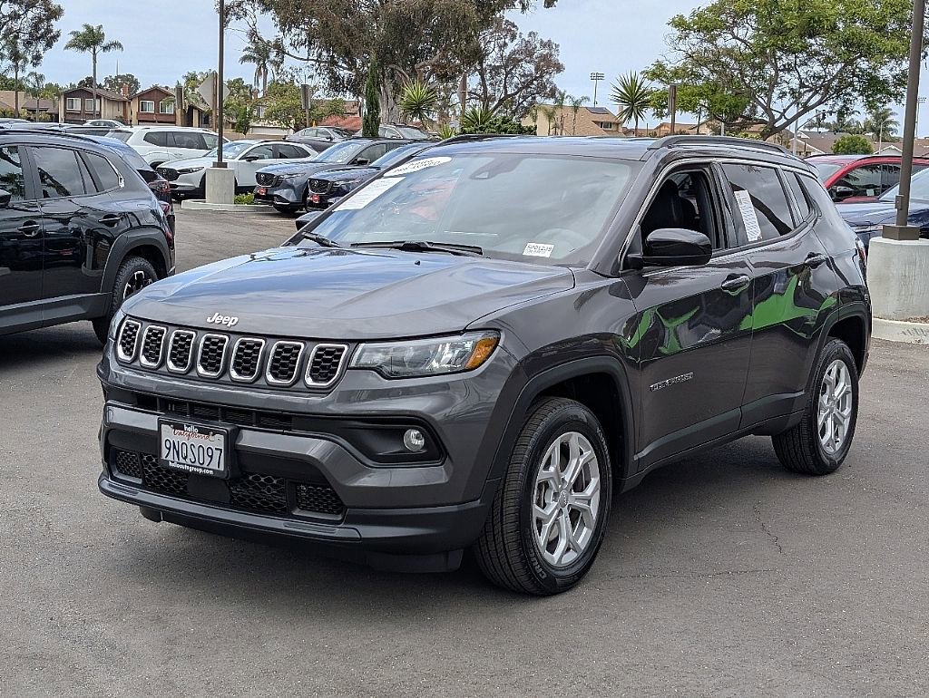 Used 2024 Jeep Compass Latitude AWD/4WD image 7
