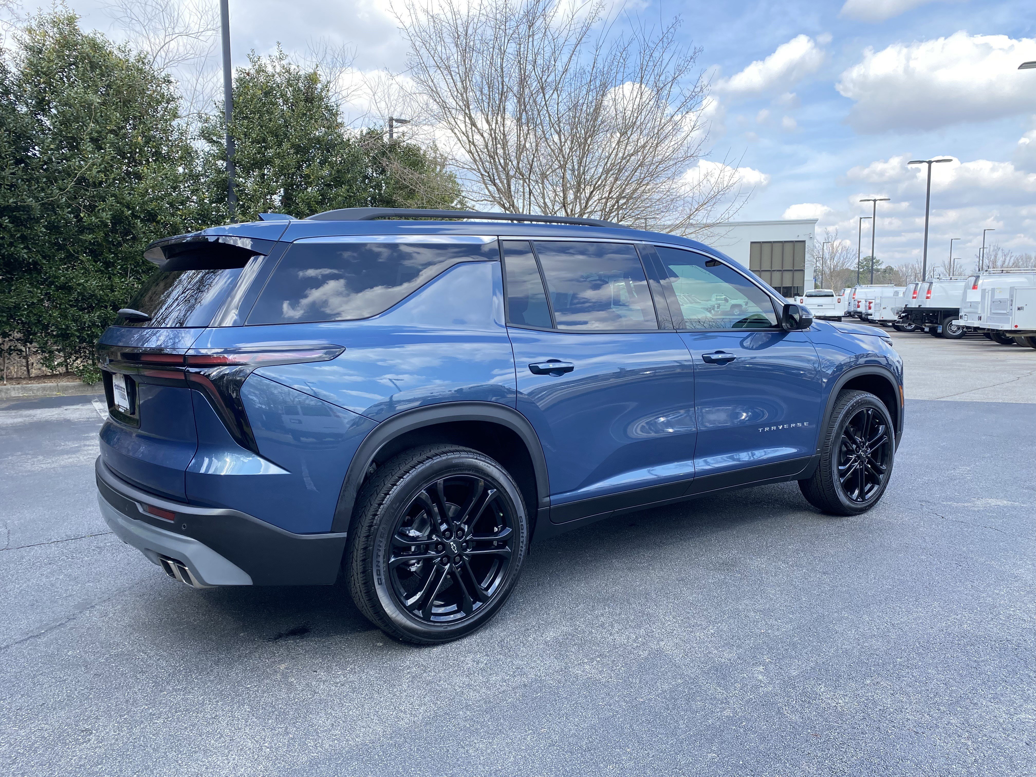 Used 2026 Chevrolet Traverse LT image 9