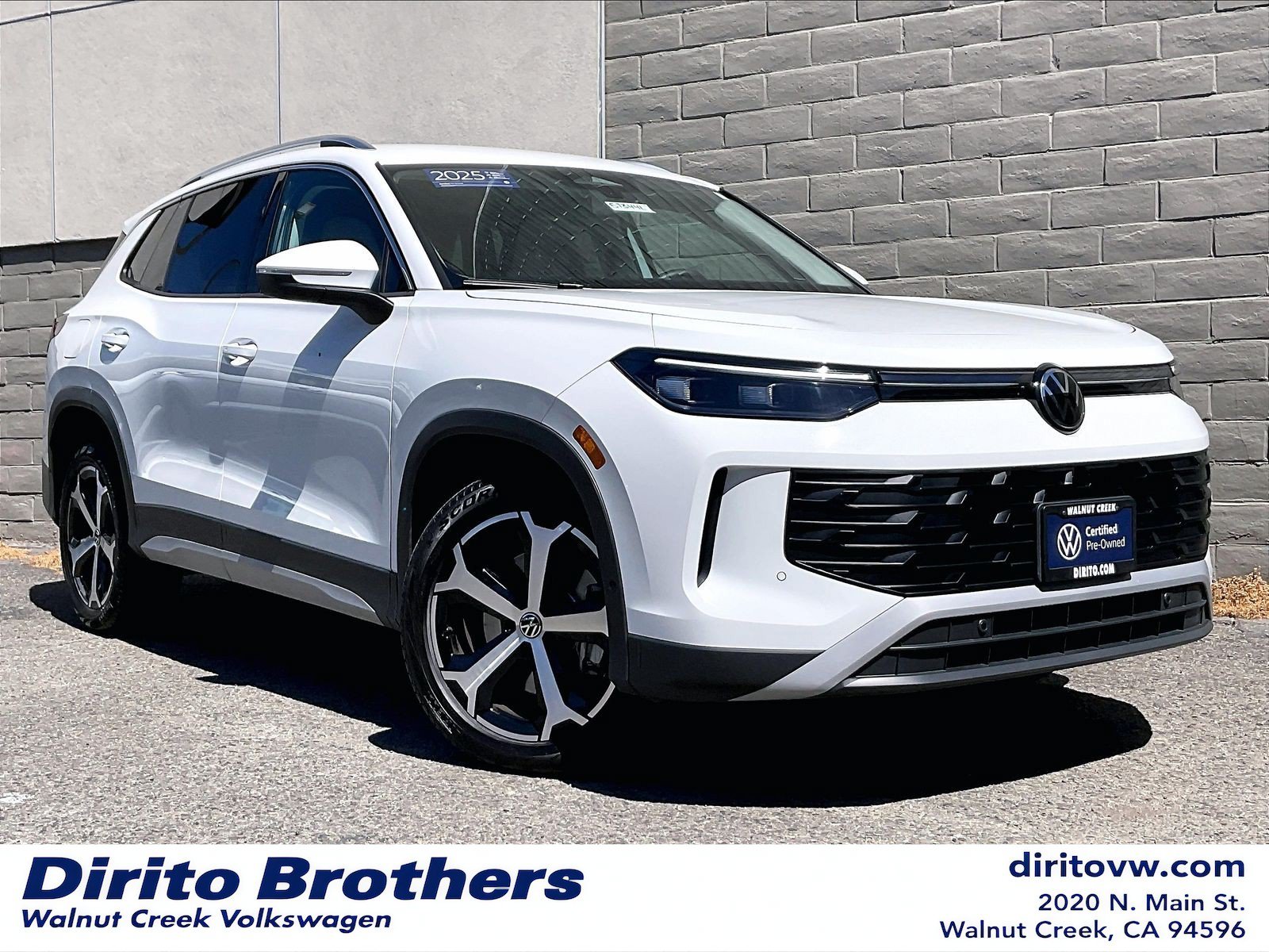 Certified 2025 Volkswagen Tiguan SE AWD/4WD image 1