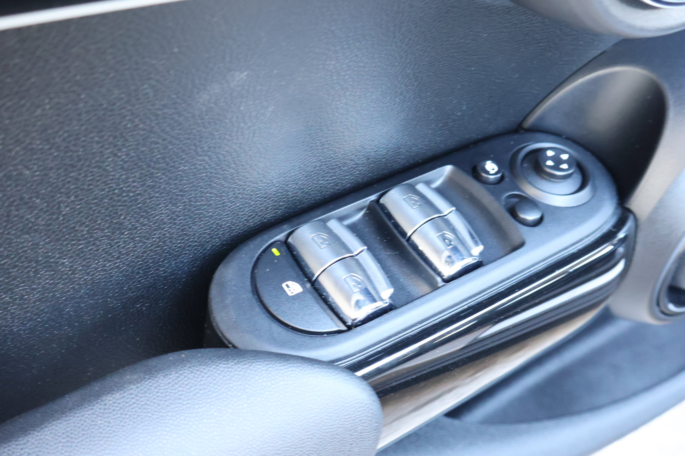 Used 2022 MINI Cooper S w/ Premium Package image 15