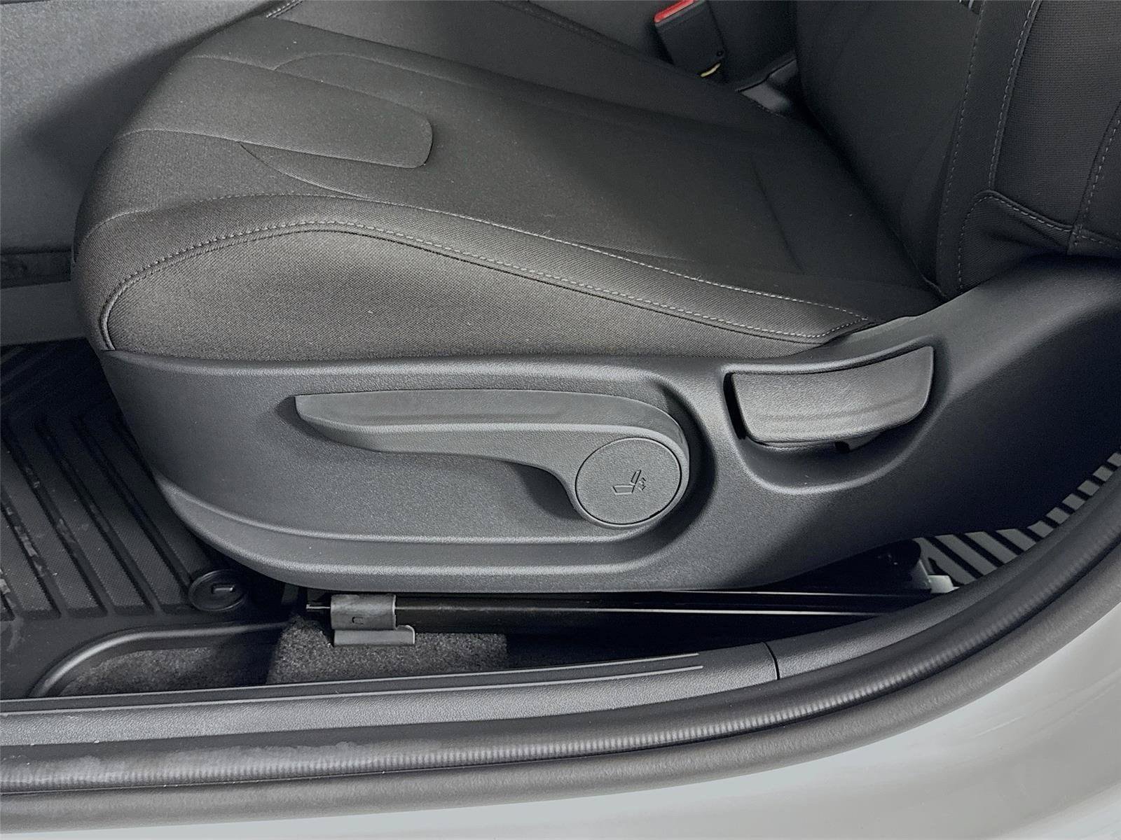 New 2026 Hyundai Elantra Sport FWD image 19