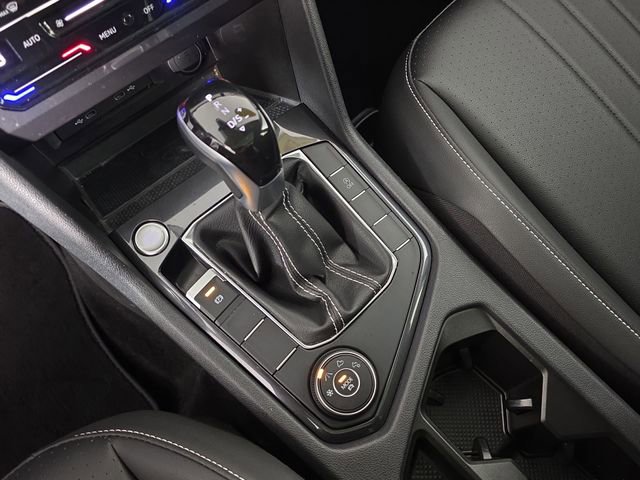 Used 2023 Volkswagen Tiguan SE w/ Panoramic Sunroof Package image 32