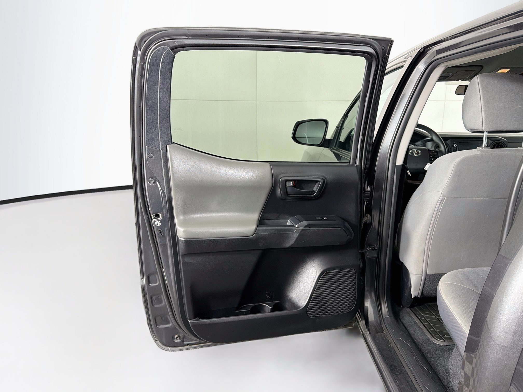 Used 2019 Toyota Tacoma SR w/ SR Convenience Package AWD/4WD image 25