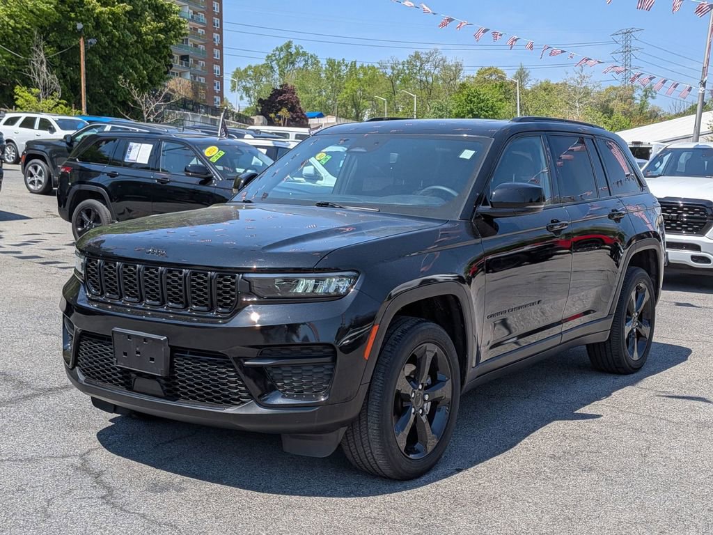 Used 2023 Jeep Grand Cherokee Altitude AWD/4WD image 1