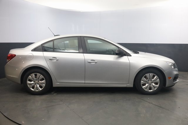 Used 2016 Chevrolet Cruze LS image 4