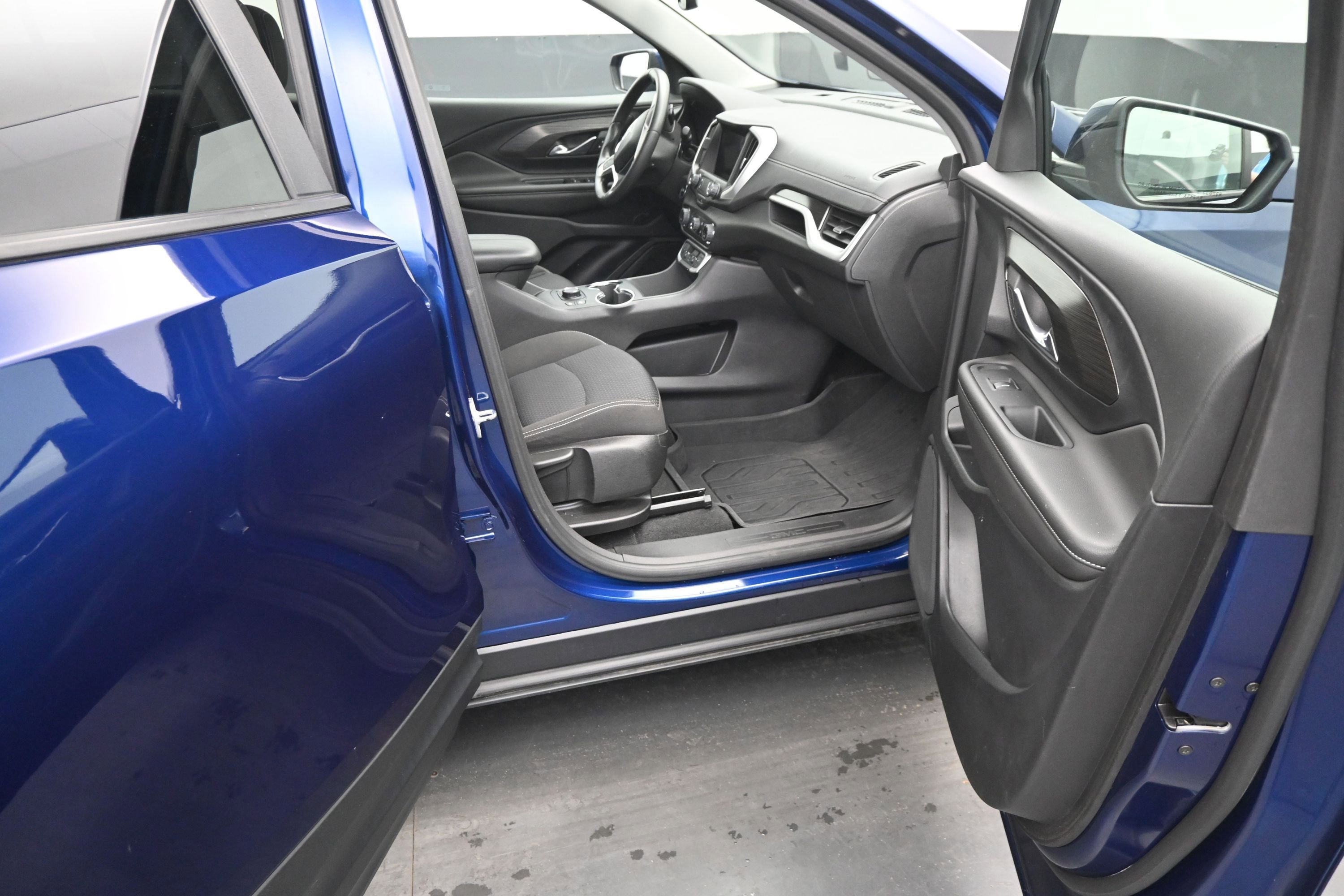Certified 2022 GMC Terrain SLE w/ Driver Convenience Package FWD image 13