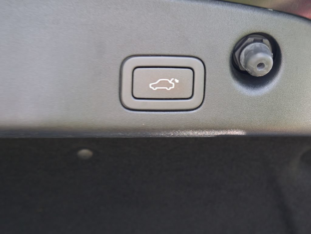 Used 2011 Jaguar XJ L RWD image 17