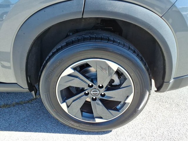 Used 2025 Nissan Rogue SV AWD/4WD image 8