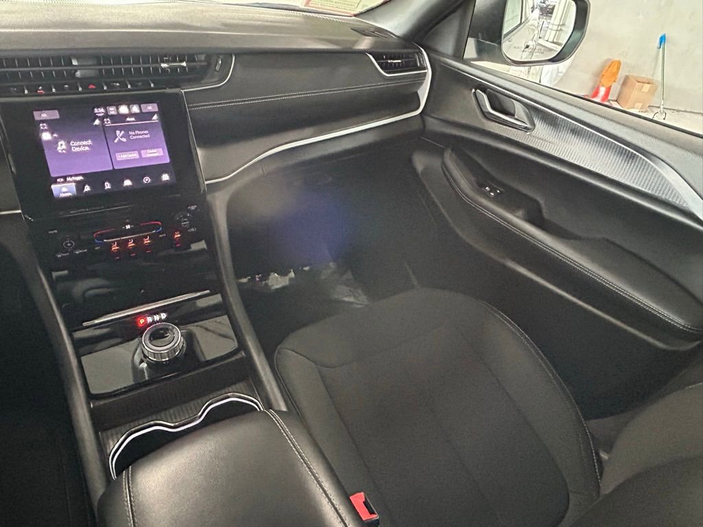 Used 2025 Jeep Grand Cherokee L Laredo image 11