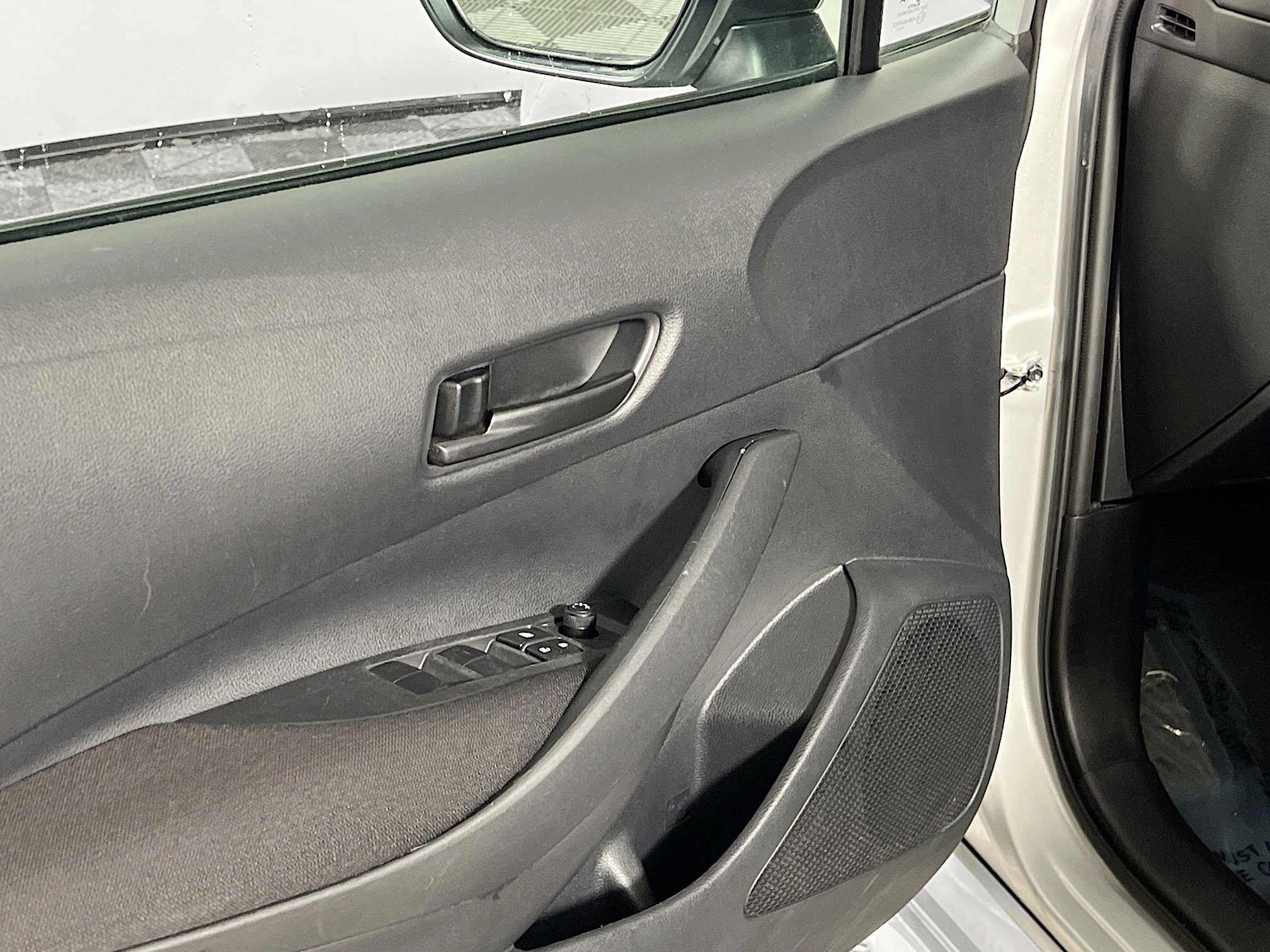 Used 2025 Toyota Corolla LE FWD image 17