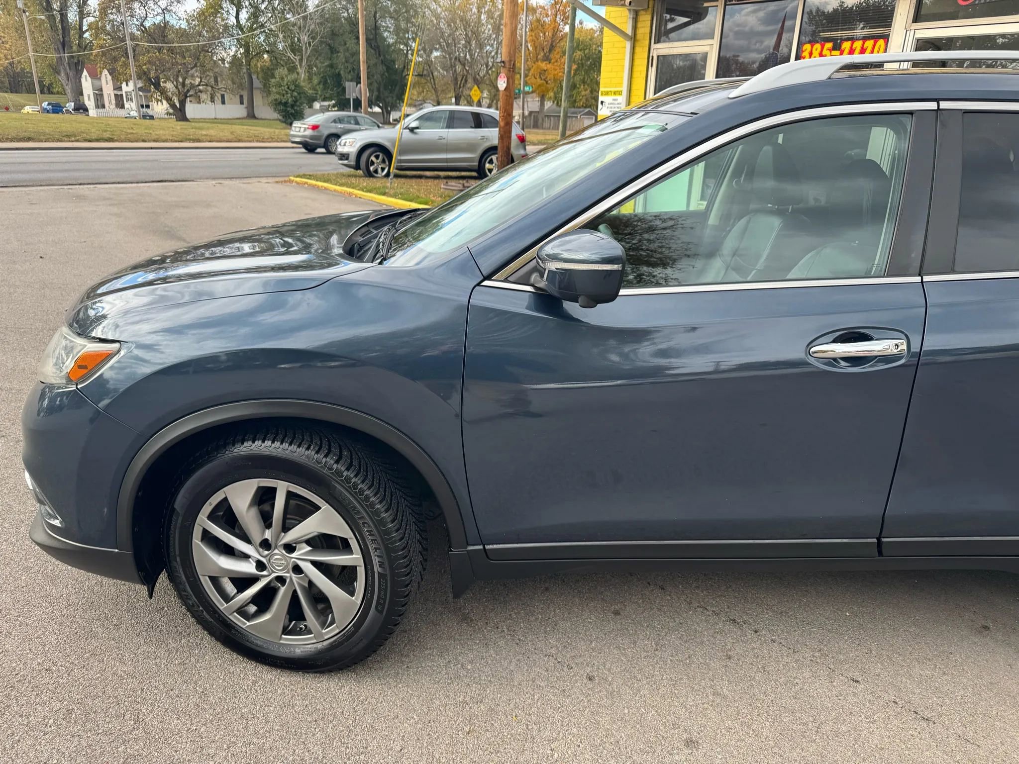Used 2015 Nissan Rogue SL w/ SL Premium Package image 4