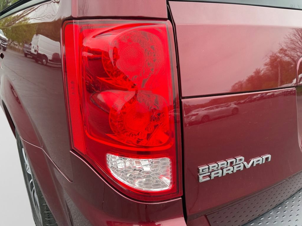 Used 2018 Dodge Grand Caravan SE FWD image 21