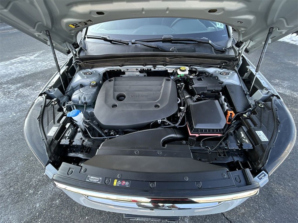 Used 2024 Volvo XC40 B5 Plus image 14