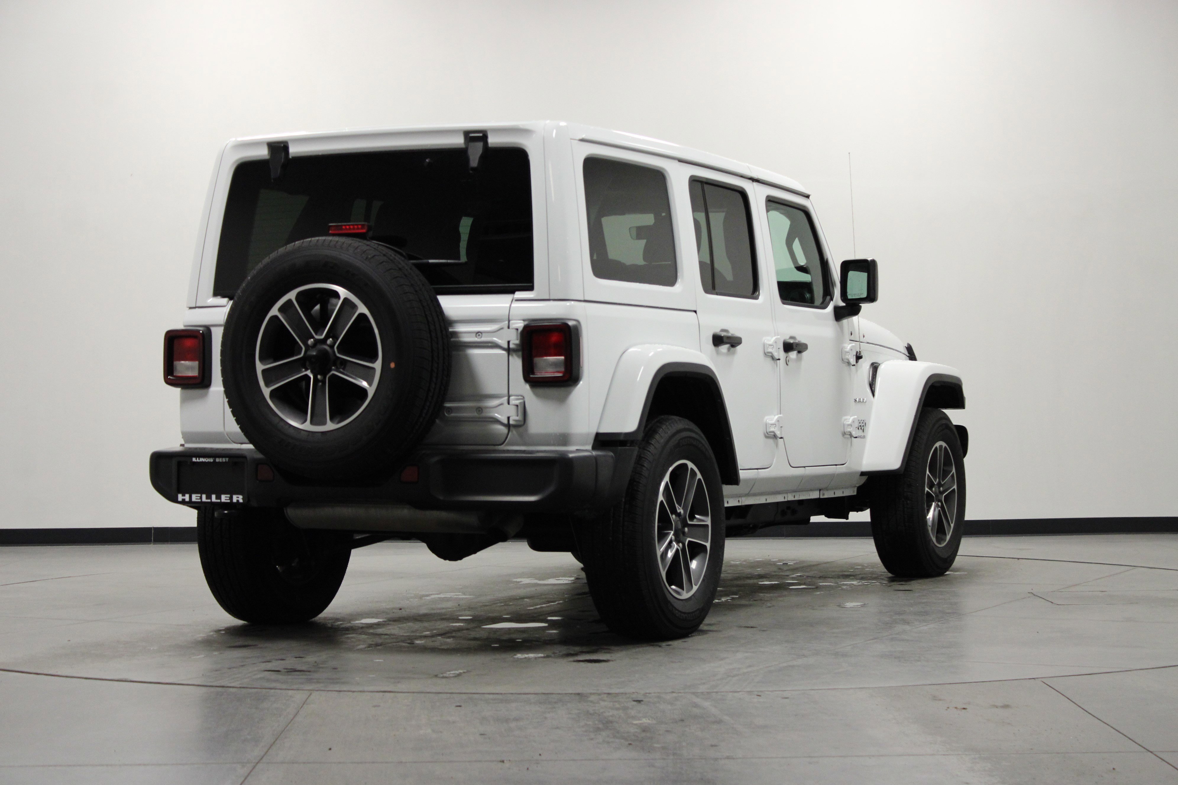 Used 2023 Jeep Wrangler Sahara AWD/4WD image 4