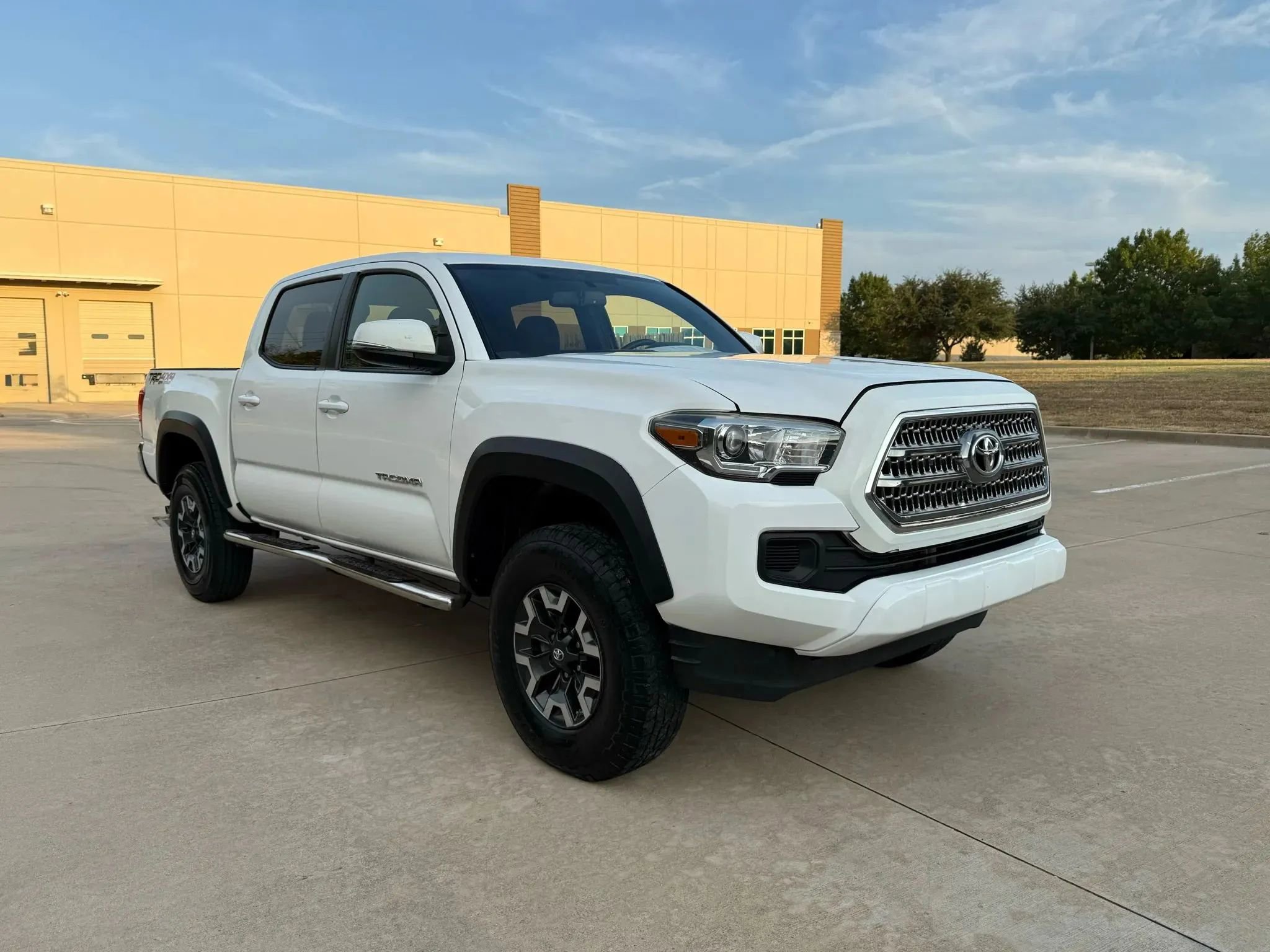 Used 2017 Toyota Tacoma TRD Off-Road w/ Tow Package (A/T) image 7