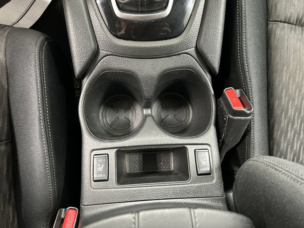 Used 2019 Nissan Rogue SV AWD/4WD image 17