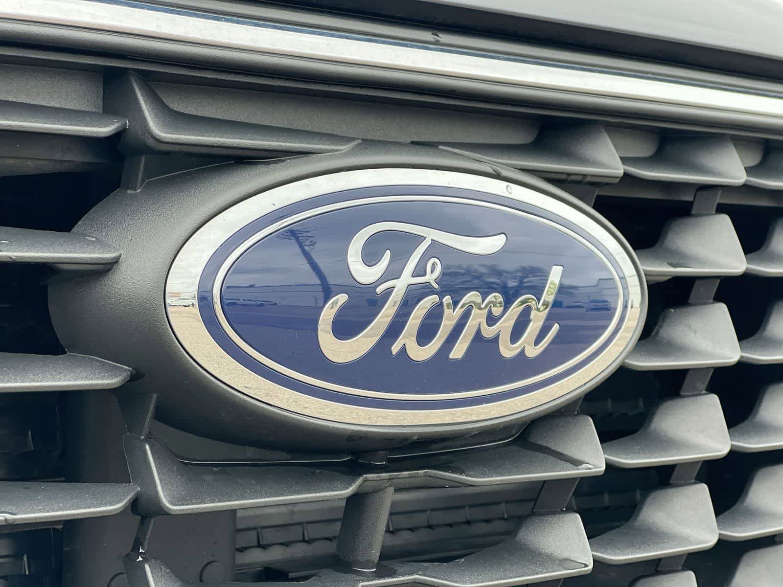 Used 2025 Ford Escape SE w/ Class II Trailer Tow Package FWD image 13