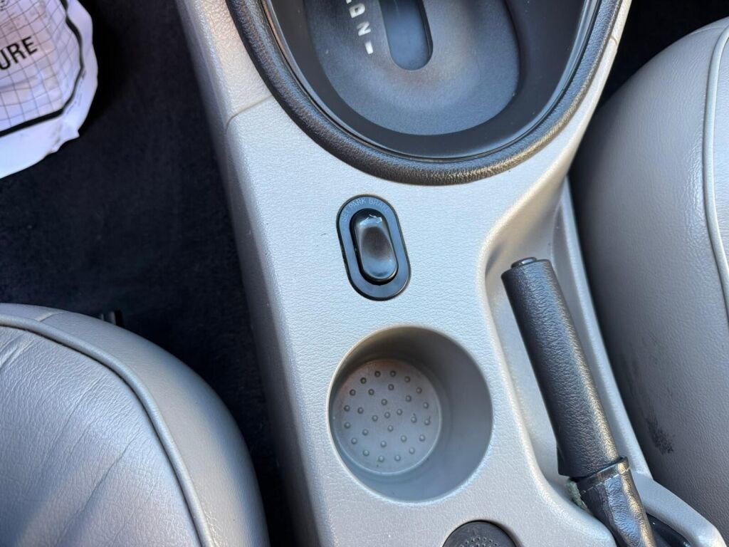 Used 2004 Ford Mustang Deluxe image 12