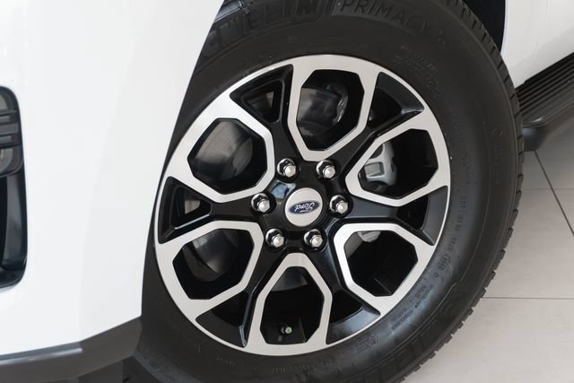 Used 2023 Ford Expedition XLT RWD image 2