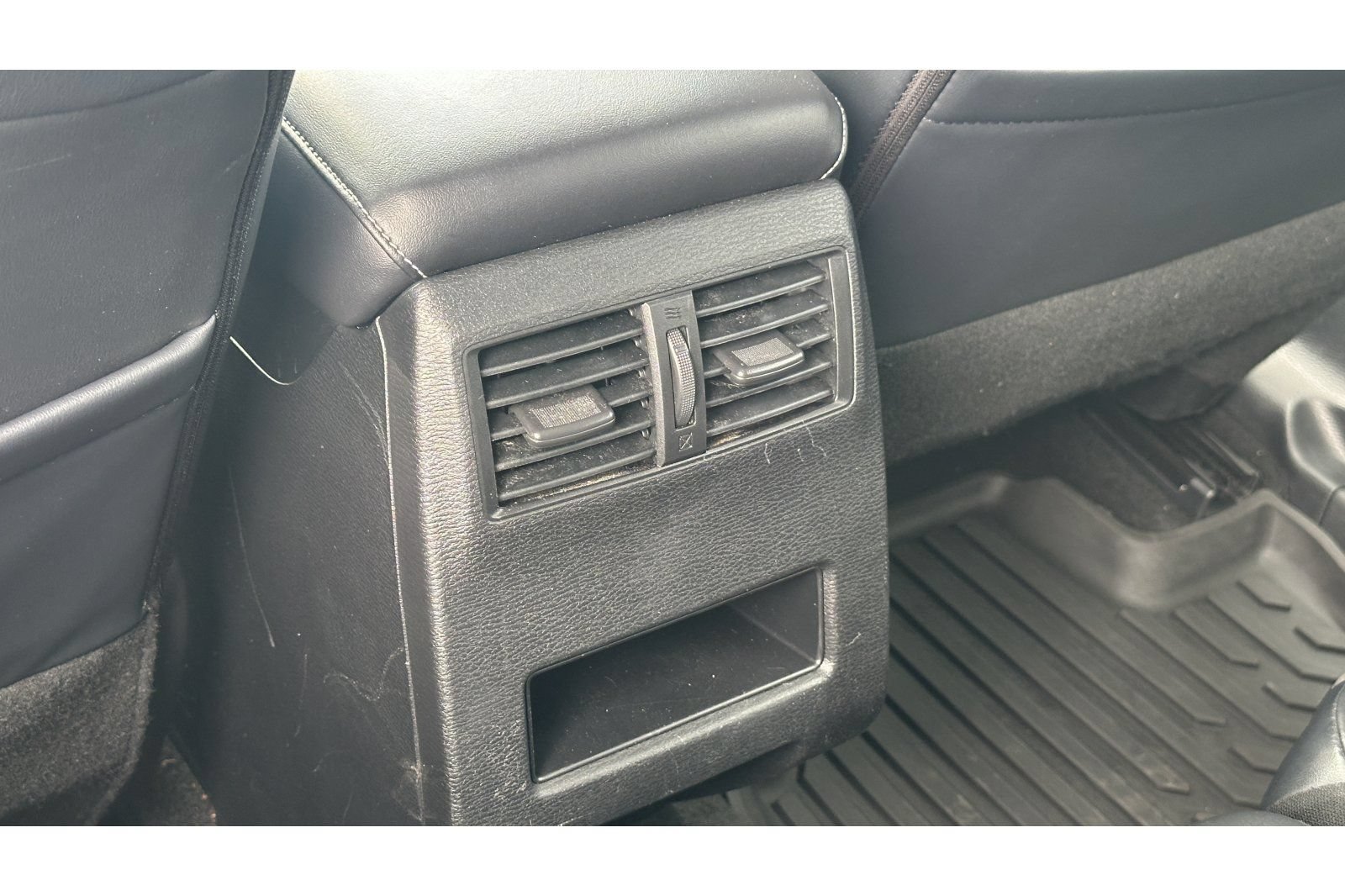 Used 2024 Mitsubishi Outlander AWD image 14