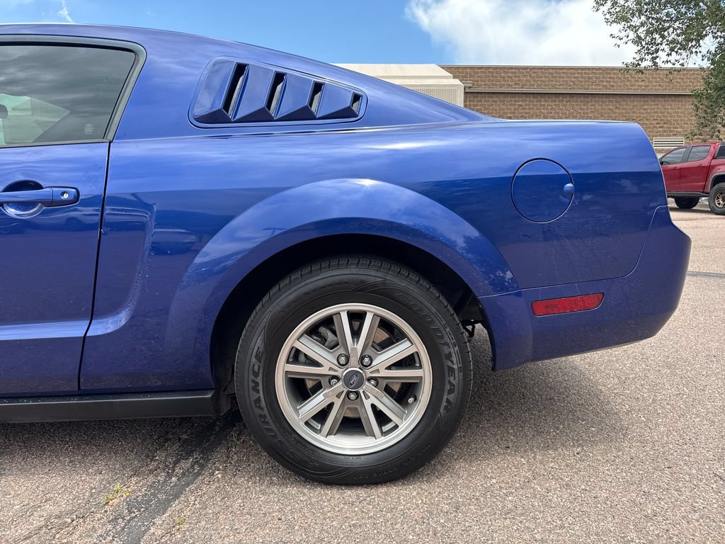 Used 2005 Ford Mustang Coupe RWD image 30