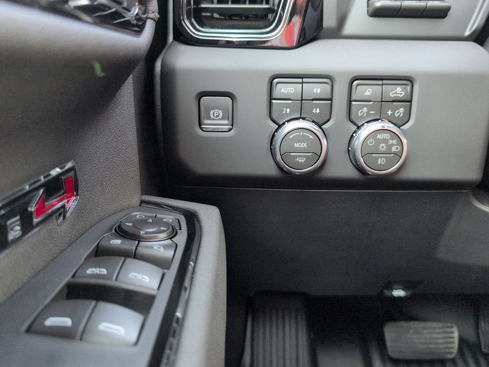 New 2026 GMC Sierra 1500 AT4 w/ AT4 Premium Package AWD/4WD image 16