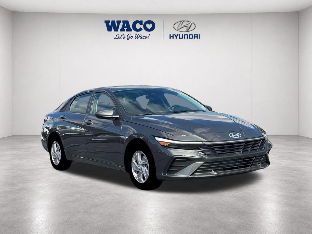 Used 2026 Hyundai Elantra SE FWD image 1