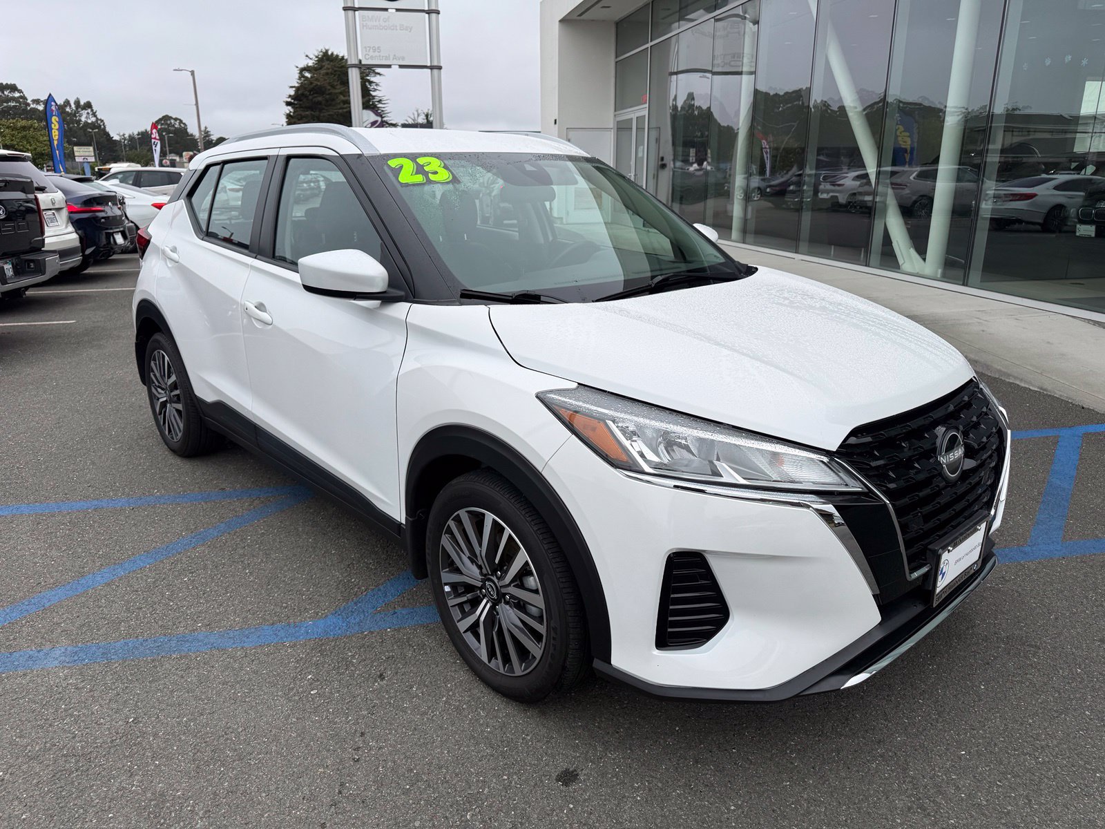 Used 2023 Nissan Kicks SV FWD image 2