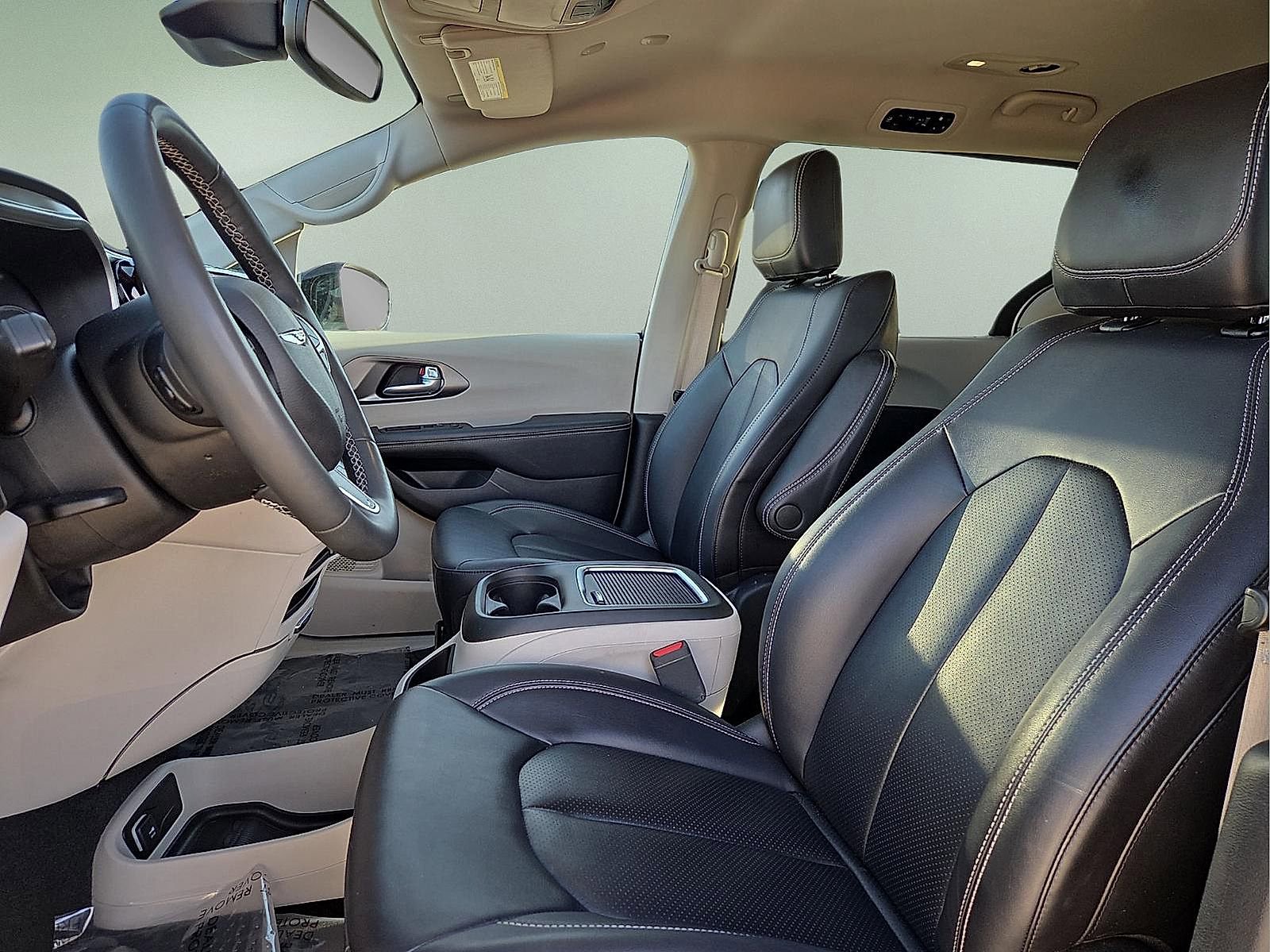 Used 2024 Chrysler Pacifica Touring-L image 15