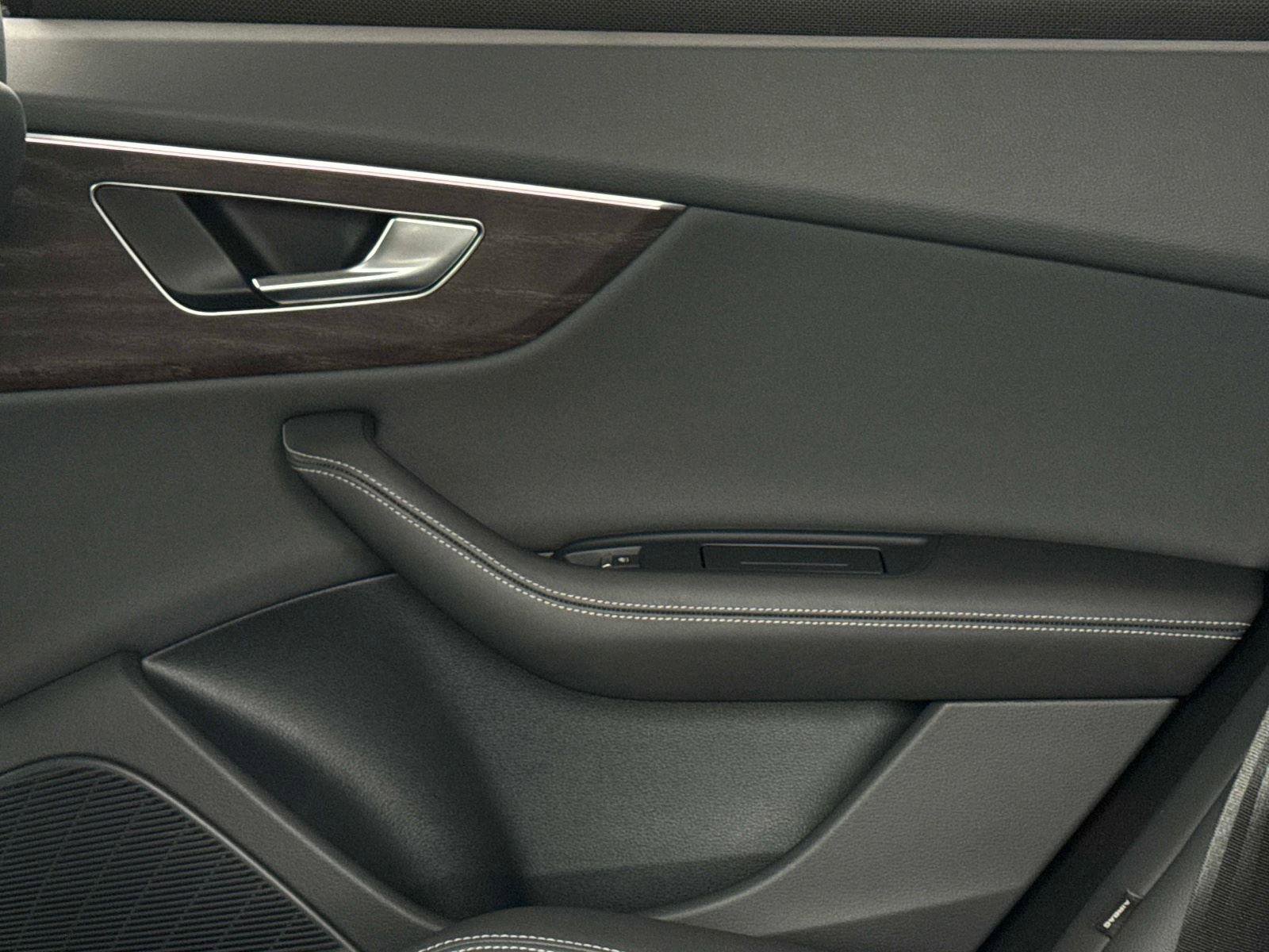 Used 2023 Audi Q8 Prestige image 15