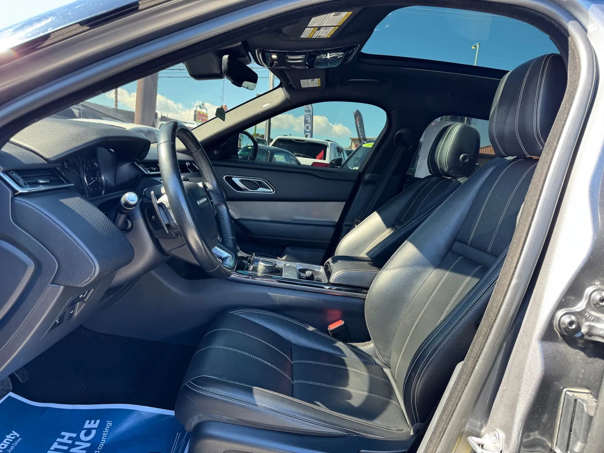 Used 2018 Land Rover Range Rover Velar S image 8