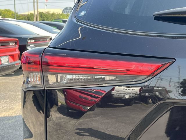 Used 2022 Toyota Highlander XLE FWD image 10