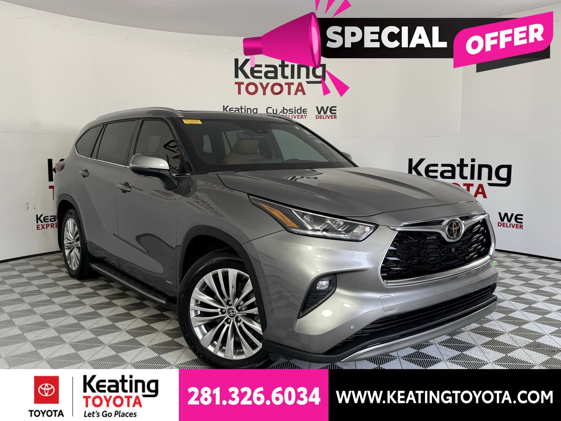 Certified 2025 Toyota Highlander Platinum AWD/4WD image 2