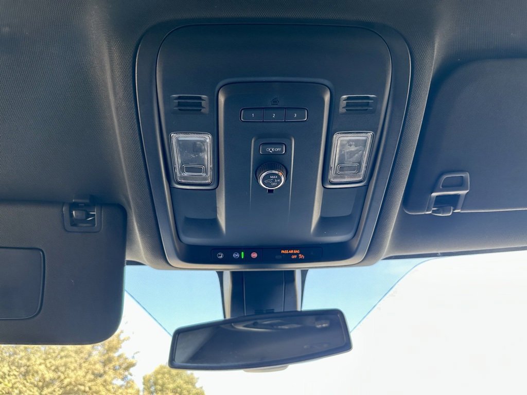 Used 2021 Chevrolet Suburban LT image 28