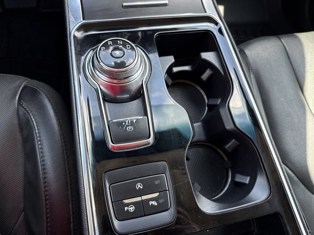 Used 2019 Ford Edge Titanium w/ Equipment Group 301A AWD/4WD image 23