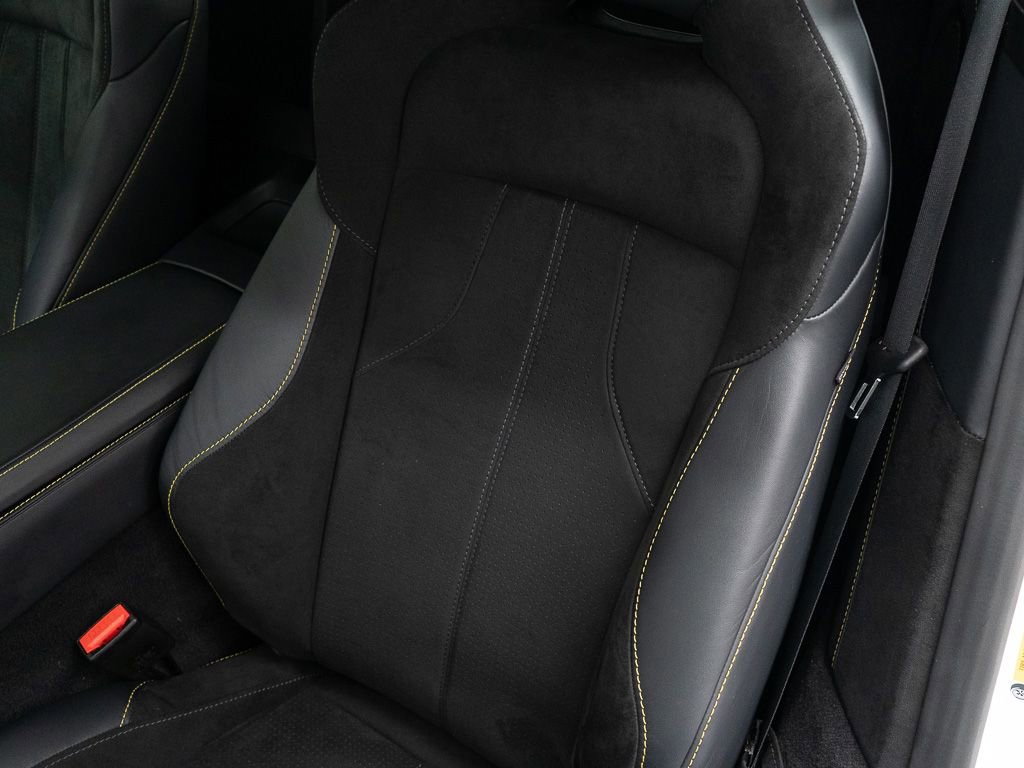 Used 2025 Aston Martin V8 Vantage Coupe image 18