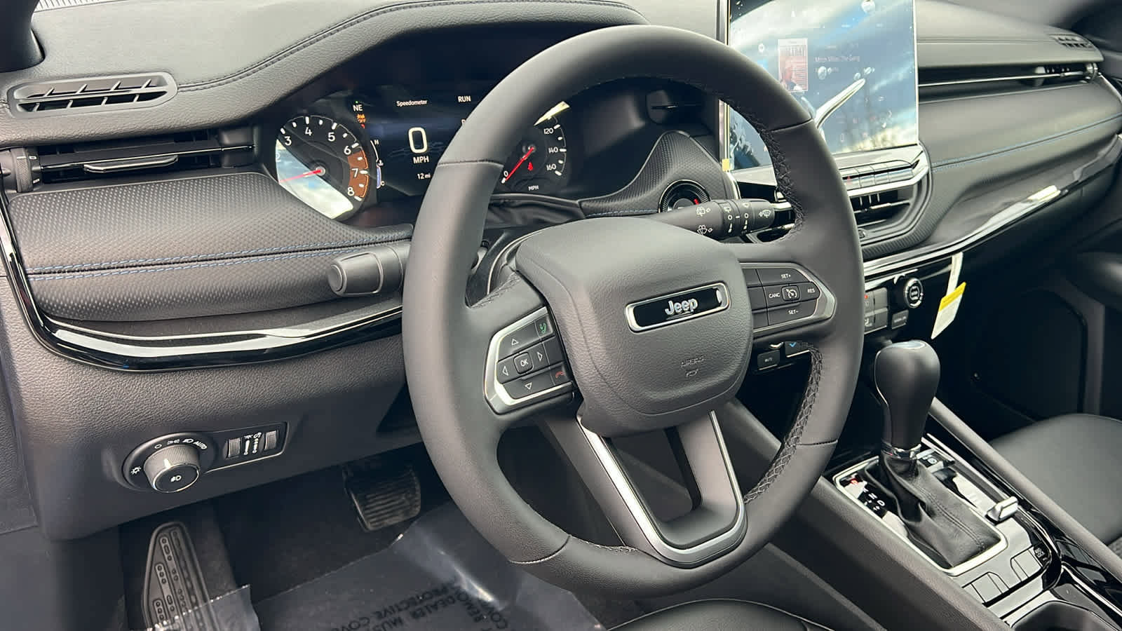 New 2026 Jeep Compass Latitude image 10