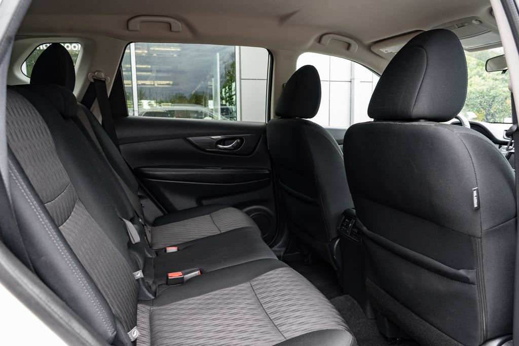 Used 2018 Nissan Rogue SV AWD/4WD image 25