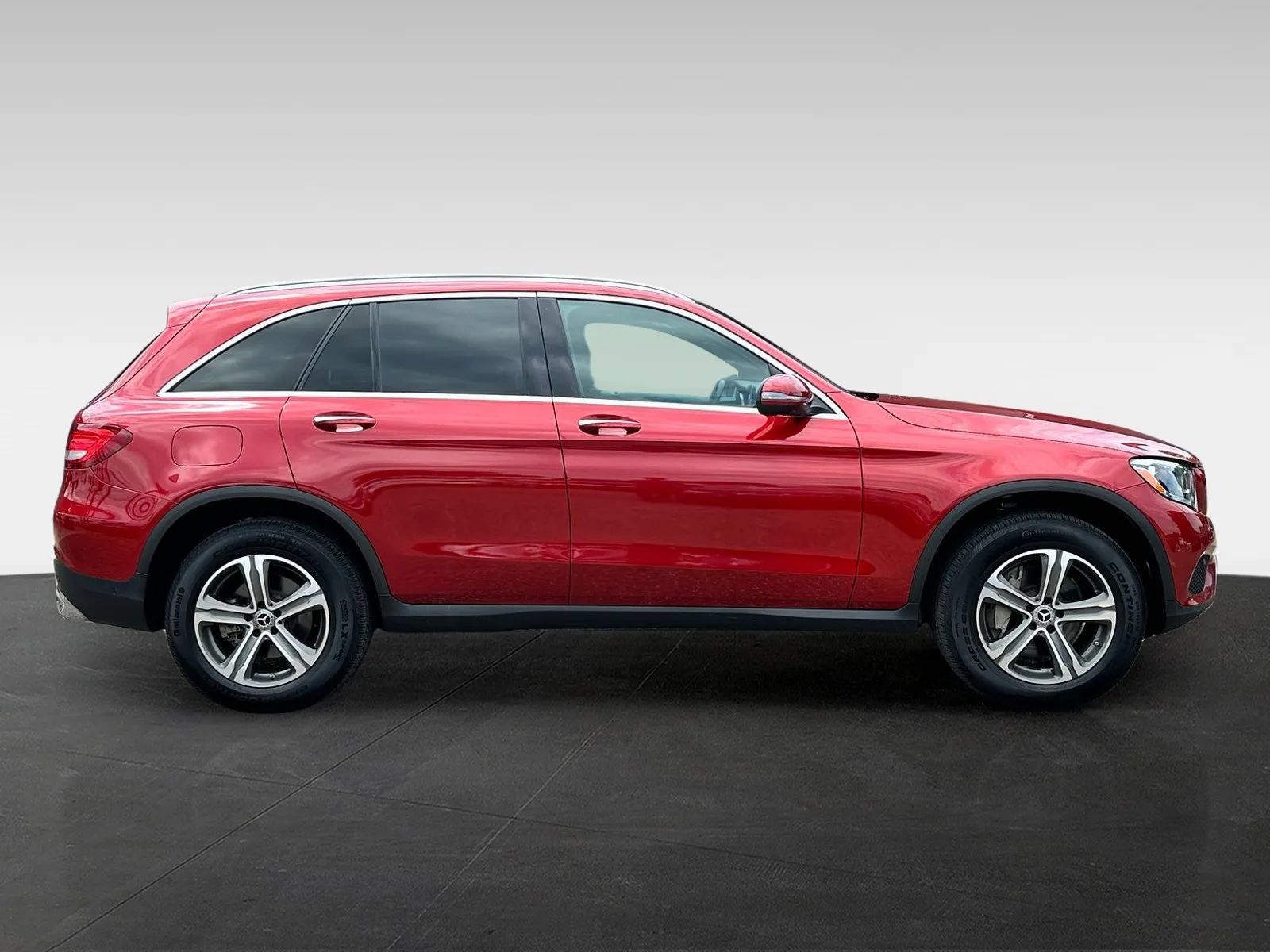 Used 2018 Mercedes-Benz GLC 300 4MATIC w/ Premium Package image 8