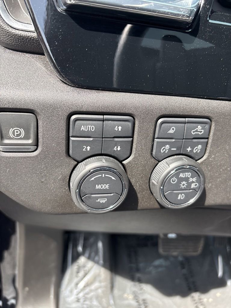 Used 2024 Chevrolet Silverado 1500 High Country w/ High Country Premium Package AWD/4WD image 47