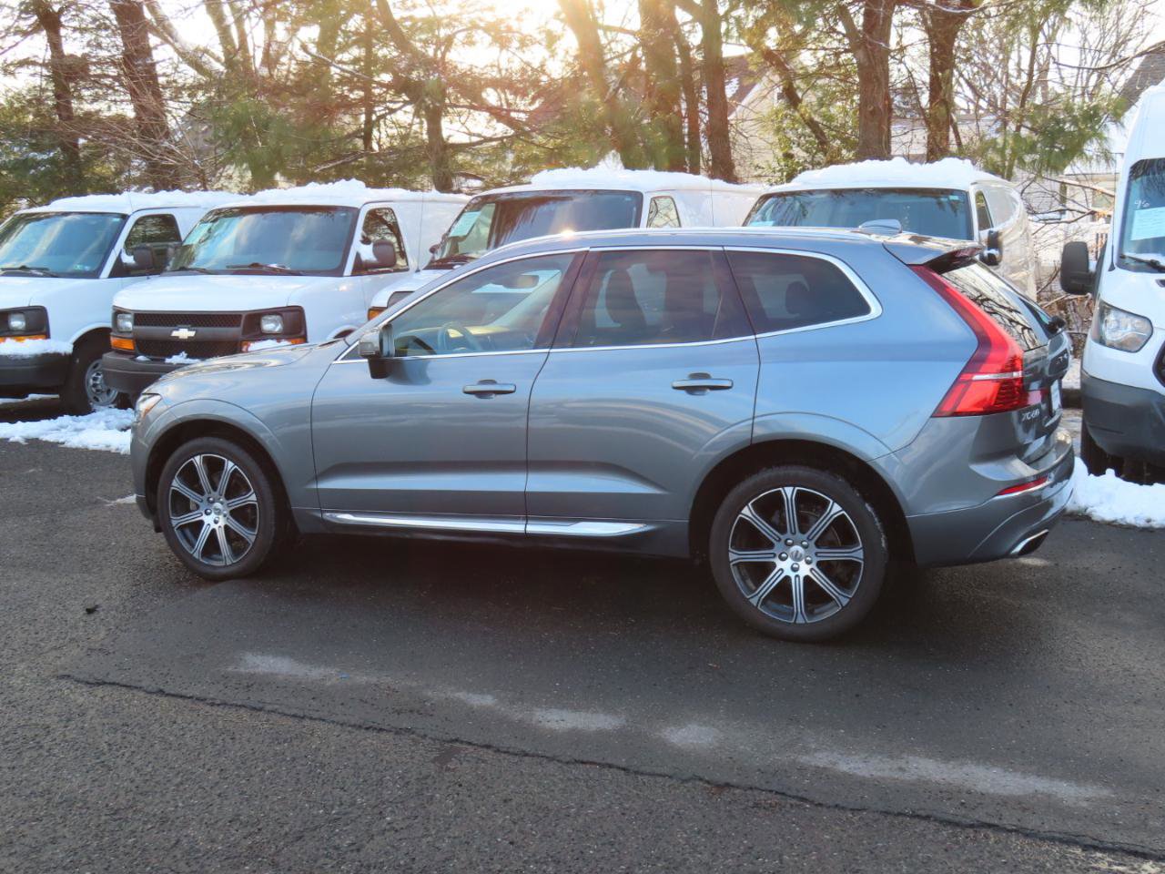 Used 2021 Volvo XC60 T5 Inscription w/ Climate Package image 3