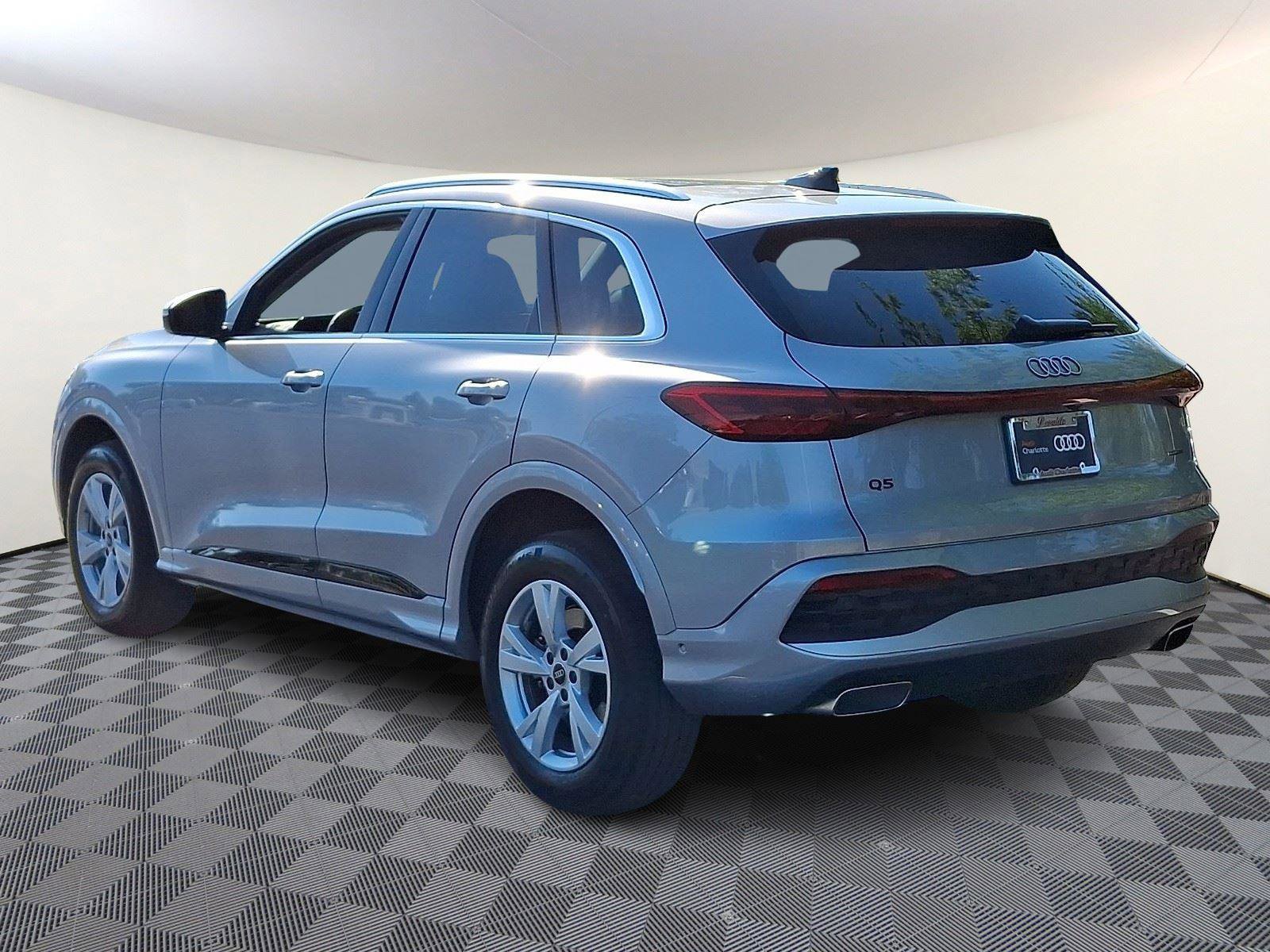 Used 2025 Audi Q5 Premium AWD/4WD image 4