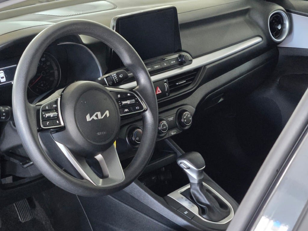 Used 2024 Kia Forte LXS w/ LXS Technology Package FWD image 21
